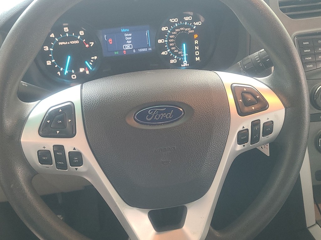 Ford Explorer Vehicle Image 15