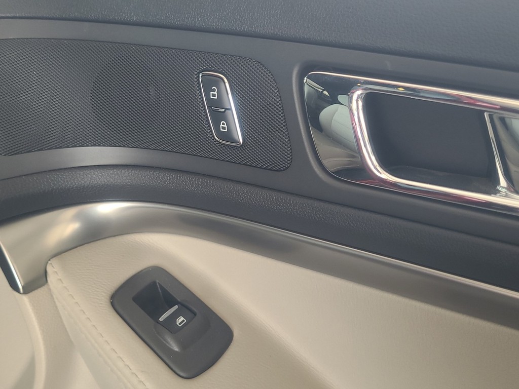 Ford Explorer Vehicle Image 26