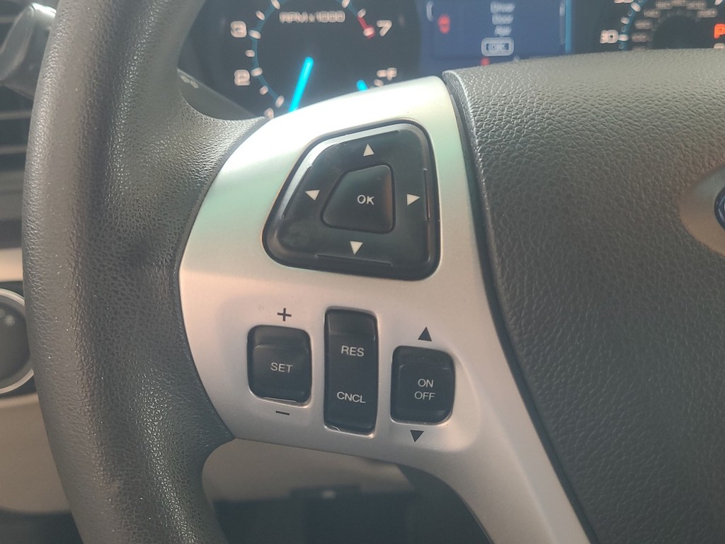 Ford Explorer Vehicle Image 28