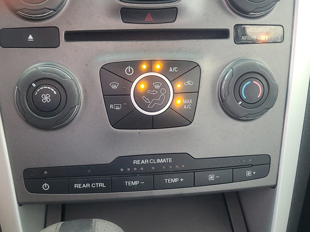 Ford Explorer Vehicle Image 31