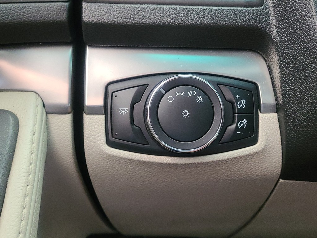 Ford Explorer Vehicle Image 32