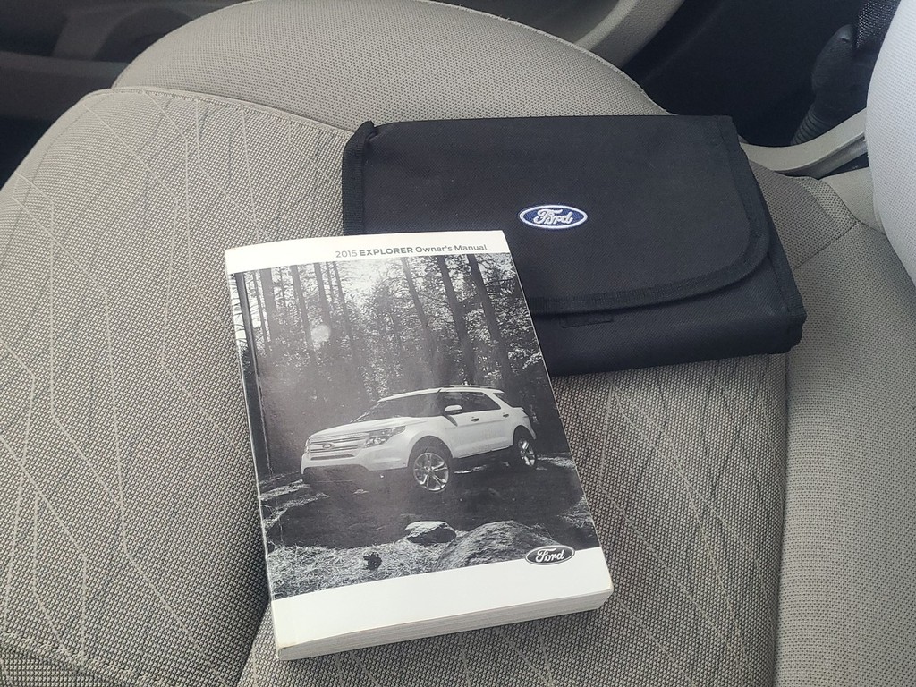 Ford Explorer Vehicle Image 33