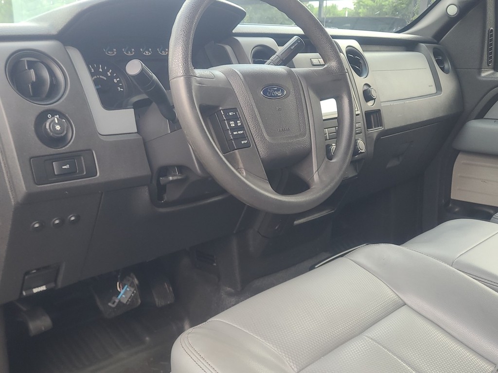 Ford F-150 Vehicle Full-screen Gallery Image 14