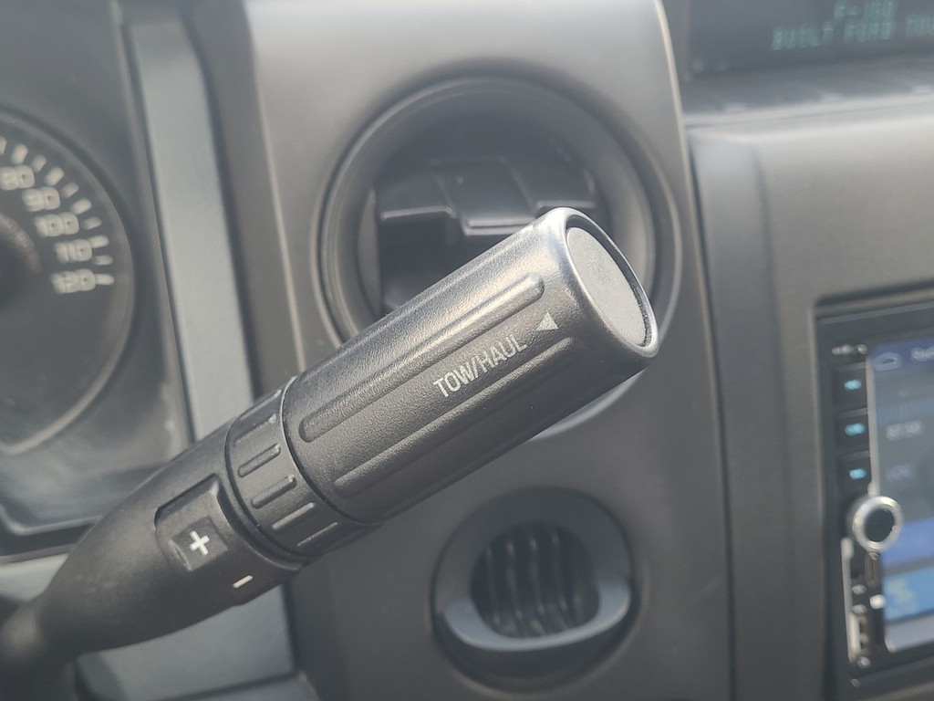 Ford F-150 Vehicle Full-screen Gallery Image 17