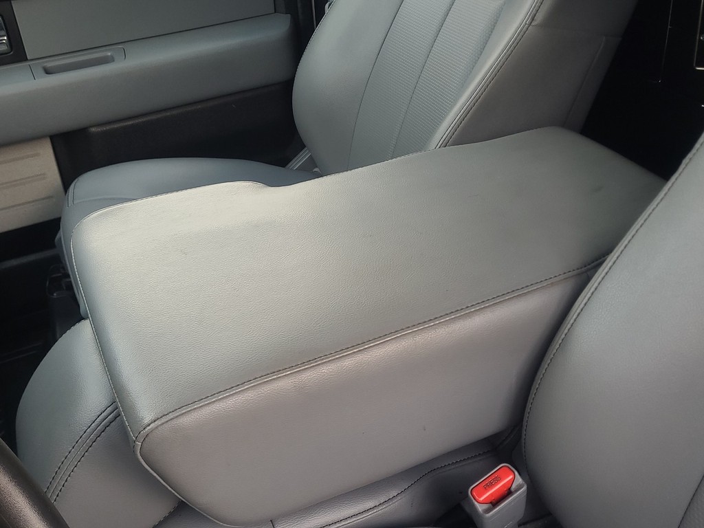 Ford F-150 Vehicle Full-screen Gallery Image 18