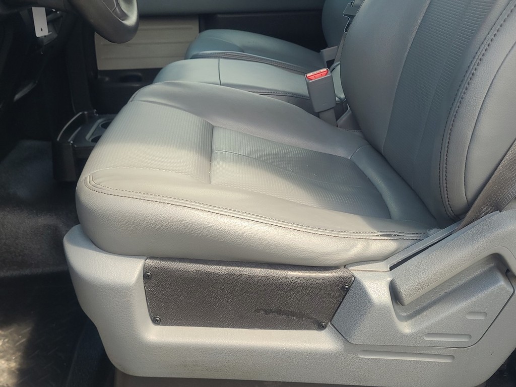 Ford F-150 Vehicle Full-screen Gallery Image 23