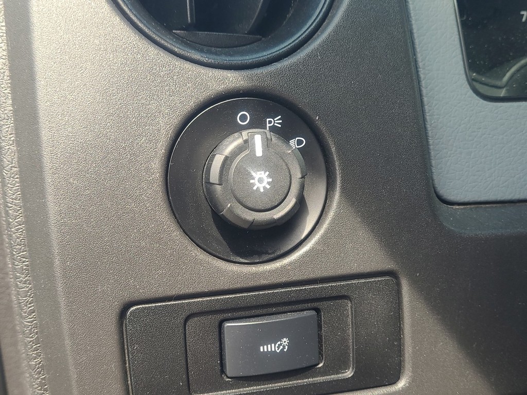 Ford F-150 Vehicle Full-screen Gallery Image 29