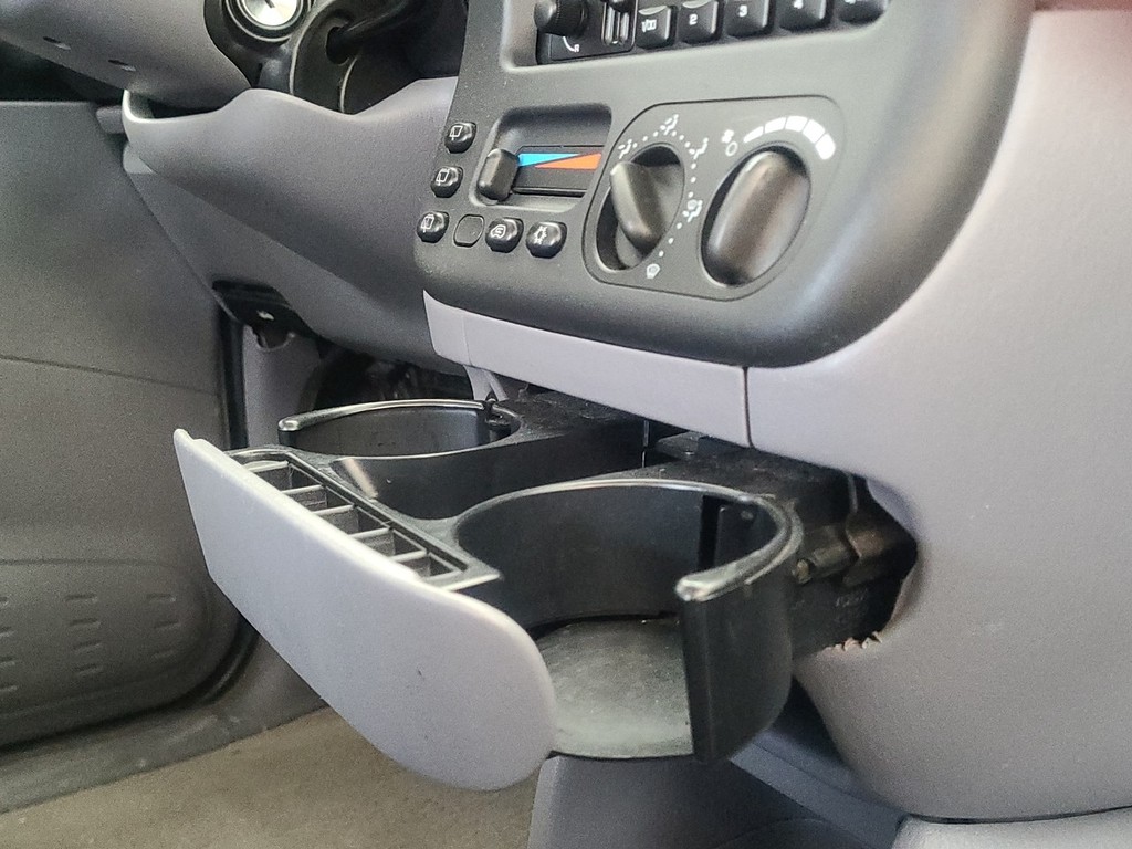 Plymouth Voyager Vehicle Image 13