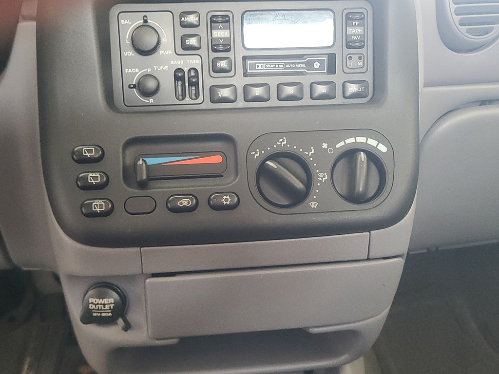 Plymouth Voyager Vehicle Image 18