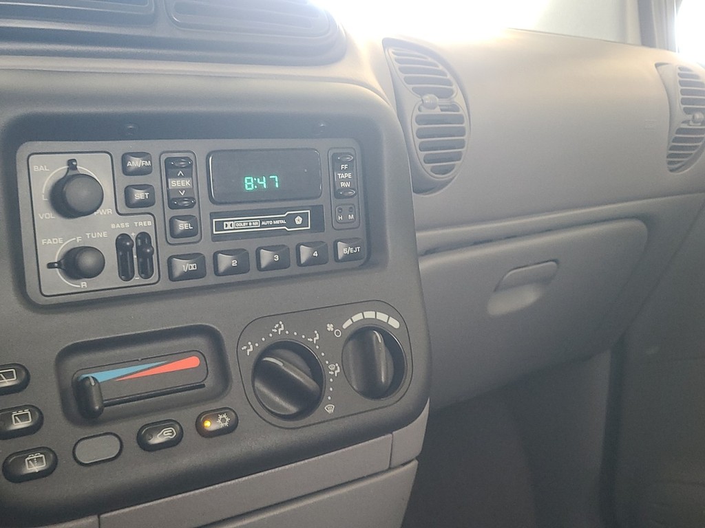 Plymouth Voyager Vehicle Image 30