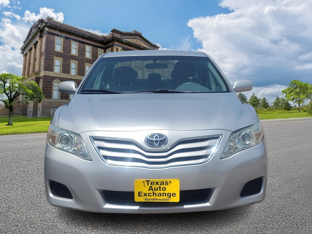 Toyota Camry Vehicle Full-screen Gallery Image 09