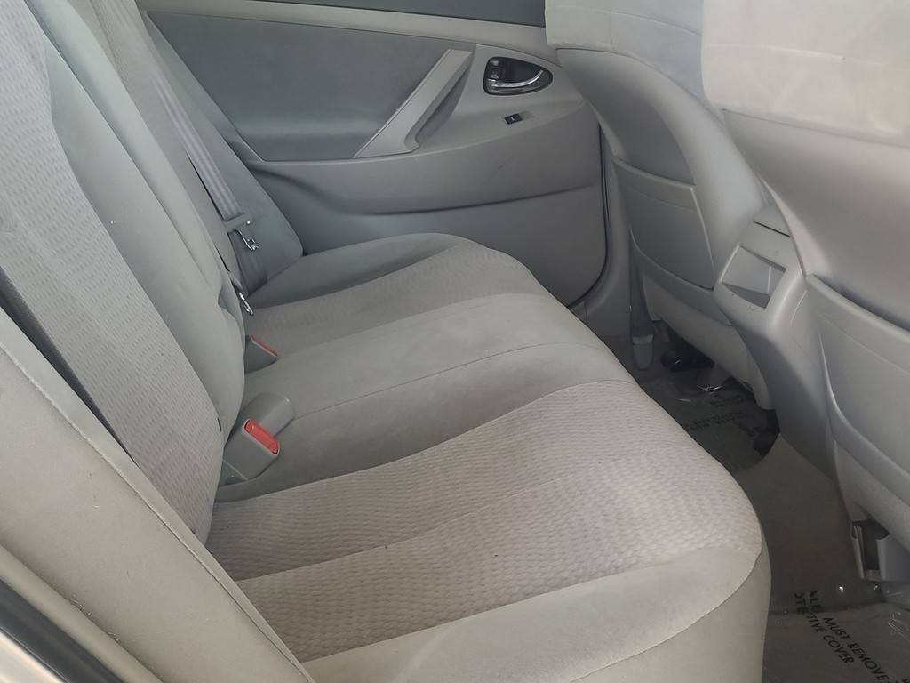 Toyota Camry Vehicle Full-screen Gallery Image 10