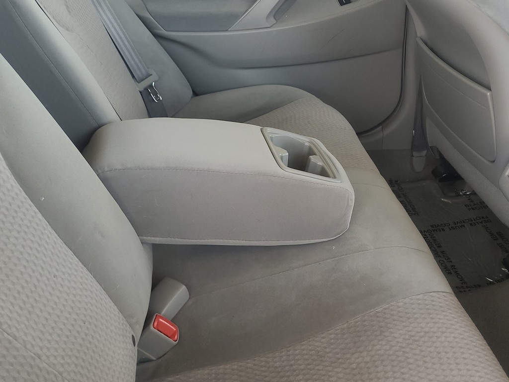 Toyota Camry Vehicle Full-screen Gallery Image 11