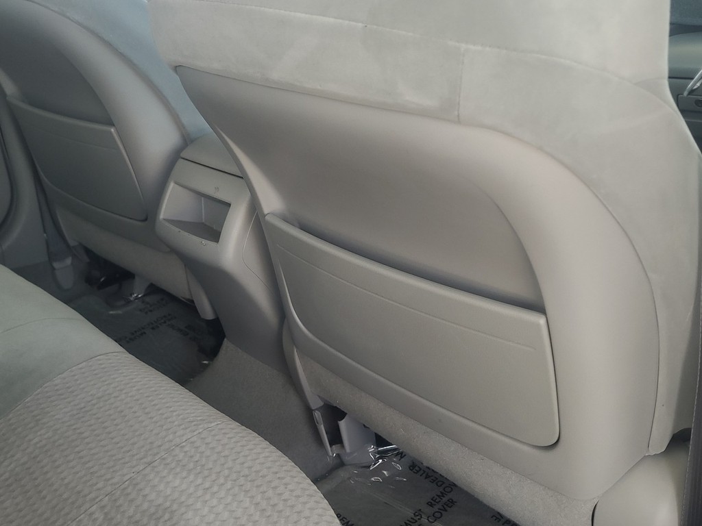 Toyota Camry Vehicle Full-screen Gallery Image 13