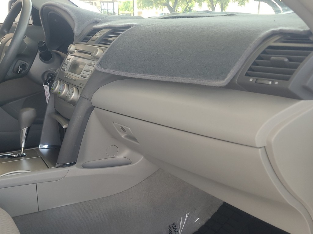 Toyota Camry Vehicle Full-screen Gallery Image 14
