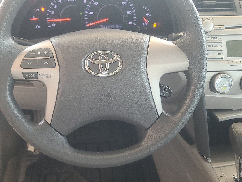 Toyota Camry Vehicle Full-screen Gallery Image 15