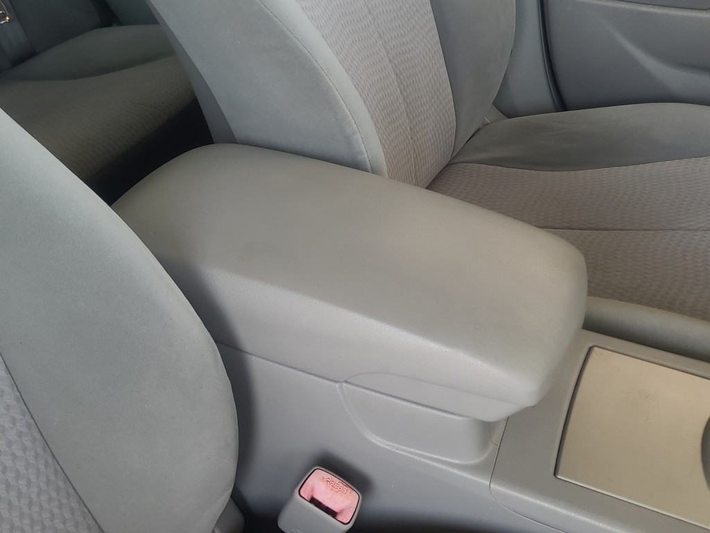 Toyota Camry Vehicle Full-screen Gallery Image 18