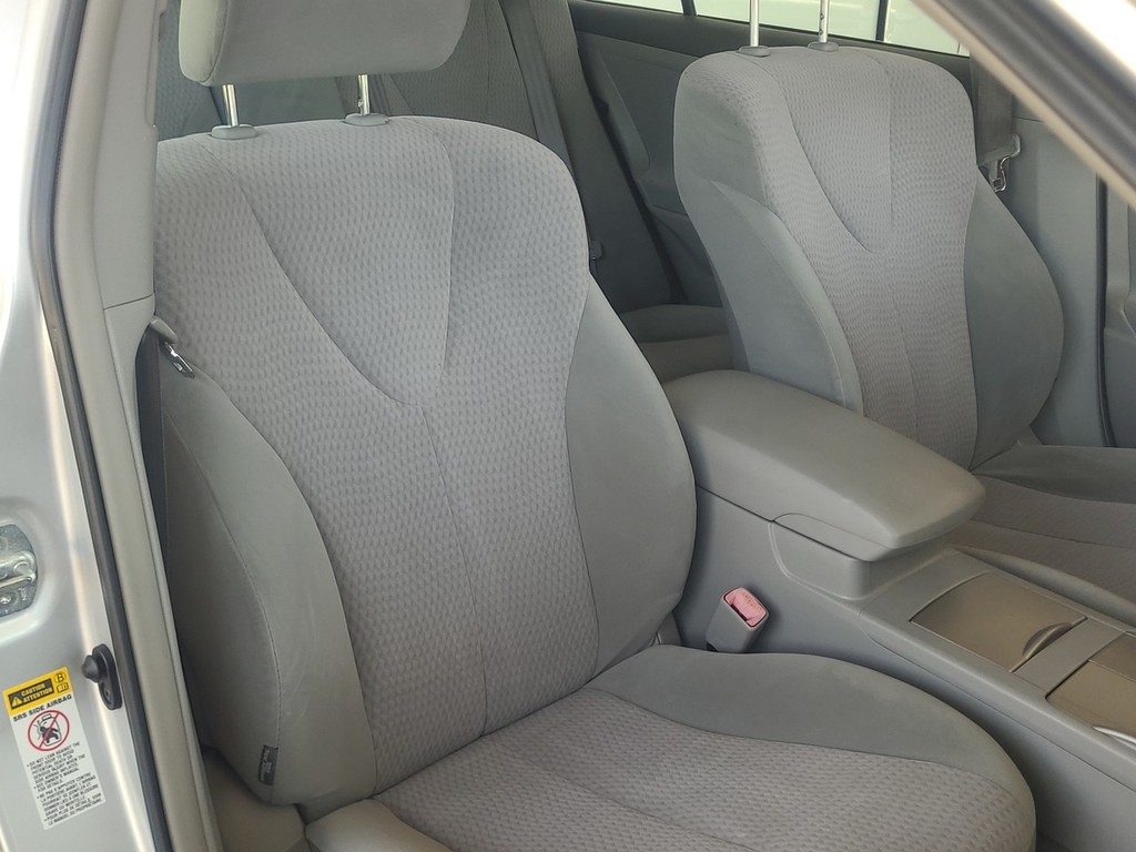 Toyota Camry Vehicle Full-screen Gallery Image 19