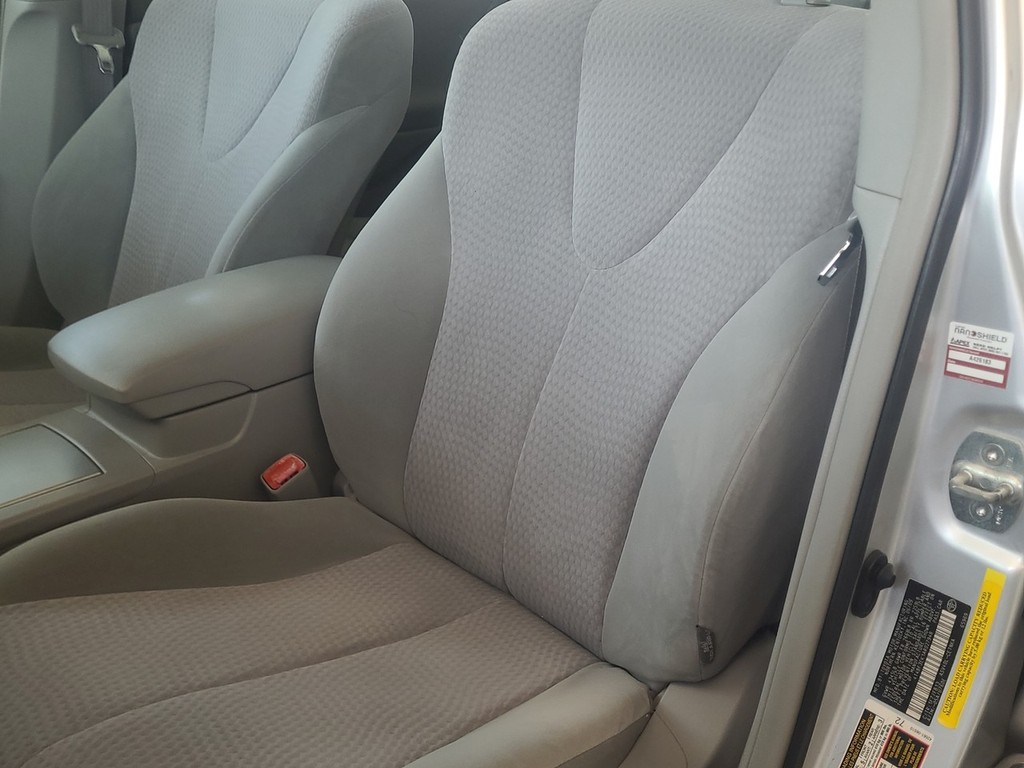 Toyota Camry Vehicle Full-screen Gallery Image 20