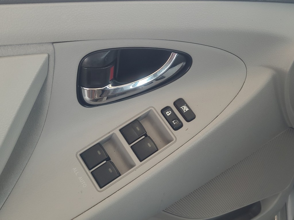 Toyota Camry Vehicle Full-screen Gallery Image 25