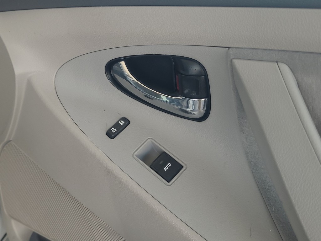 Toyota Camry Vehicle Full-screen Gallery Image 26