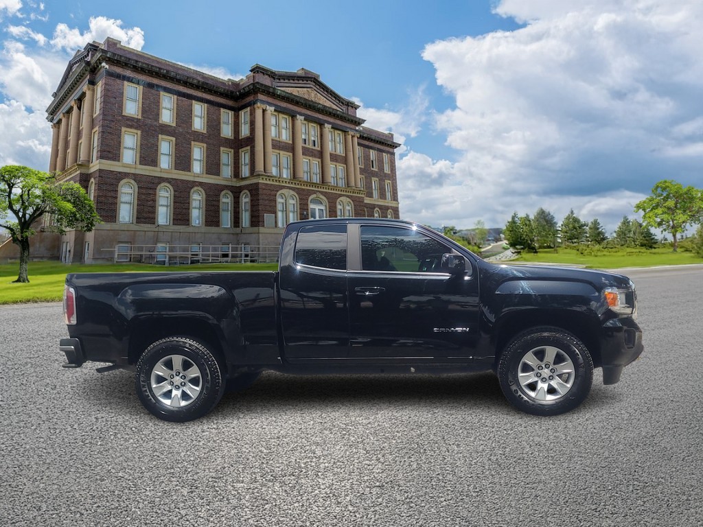 GMC Canyon Vehicle Full-screen Gallery Image 02