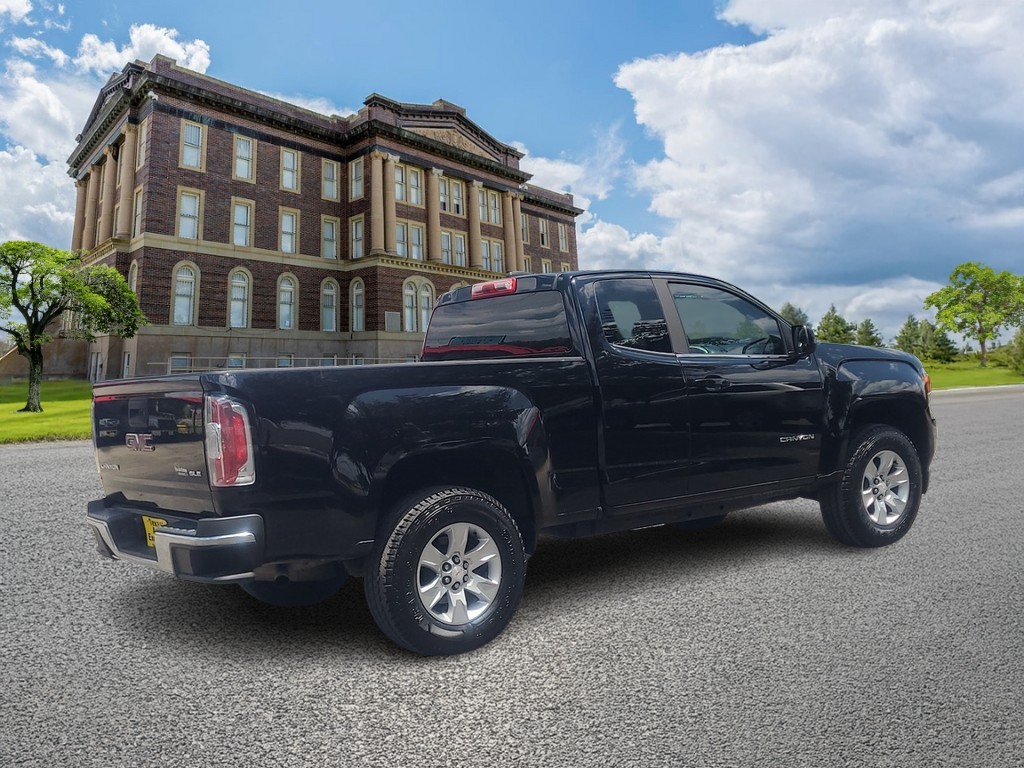 GMC Canyon Vehicle Full-screen Gallery Image 03