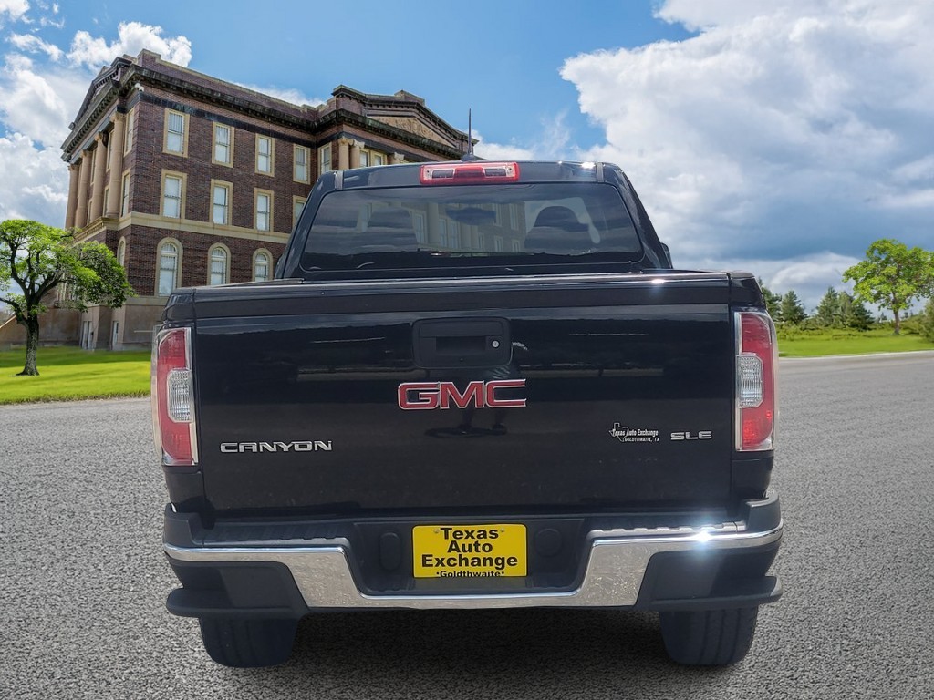 GMC Canyon Vehicle Full-screen Gallery Image 04