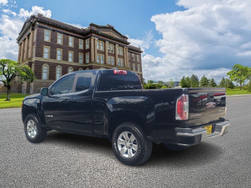 GMC Canyon Vehicle Full-screen Gallery Image 06