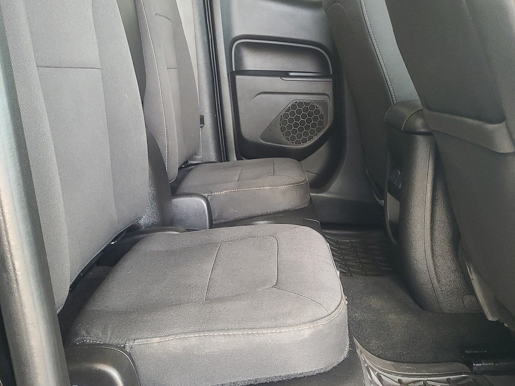 GMC Canyon Vehicle Full-screen Gallery Image 10
