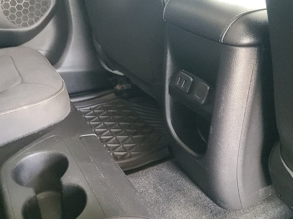 GMC Canyon Vehicle Full-screen Gallery Image 11