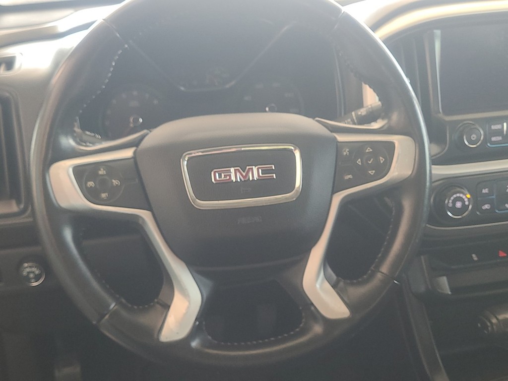GMC Canyon Vehicle Full-screen Gallery Image 15