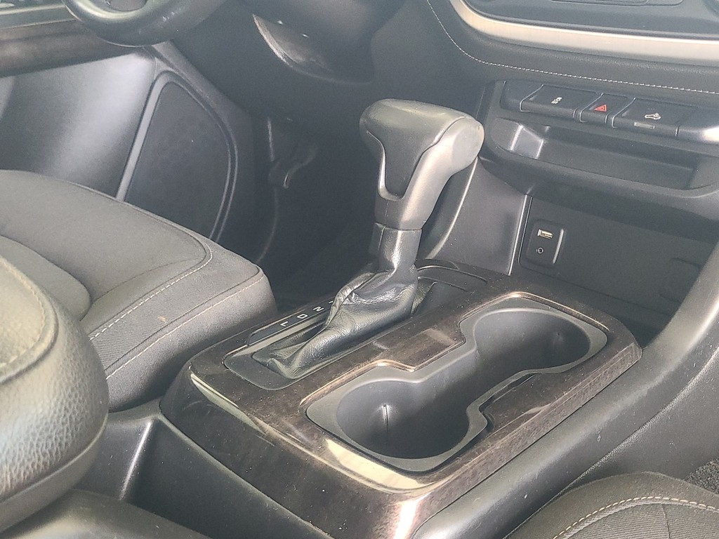 GMC Canyon Vehicle Full-screen Gallery Image 17