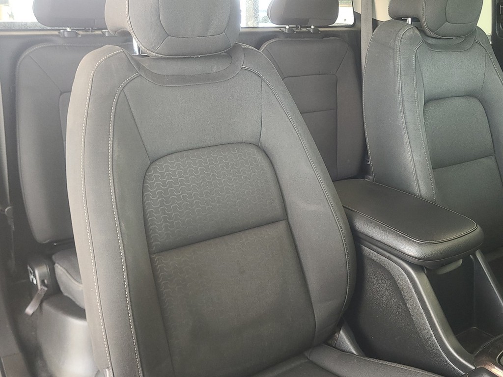 GMC Canyon Vehicle Full-screen Gallery Image 19