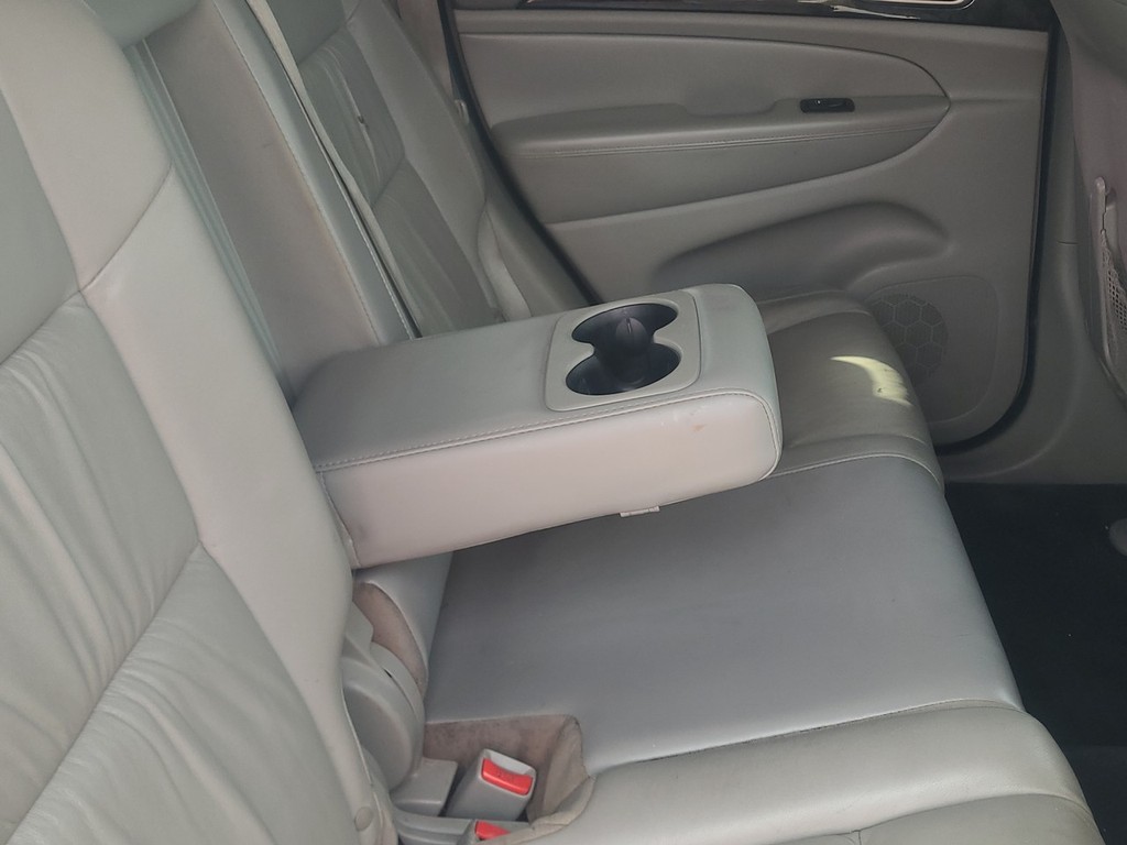 Jeep Grand Cherokee Vehicle Full-screen Gallery Image 12