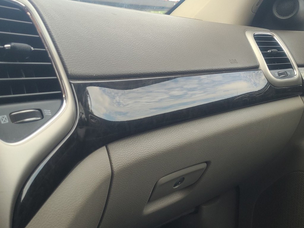 Jeep Grand Cherokee Vehicle Full-screen Gallery Image 13