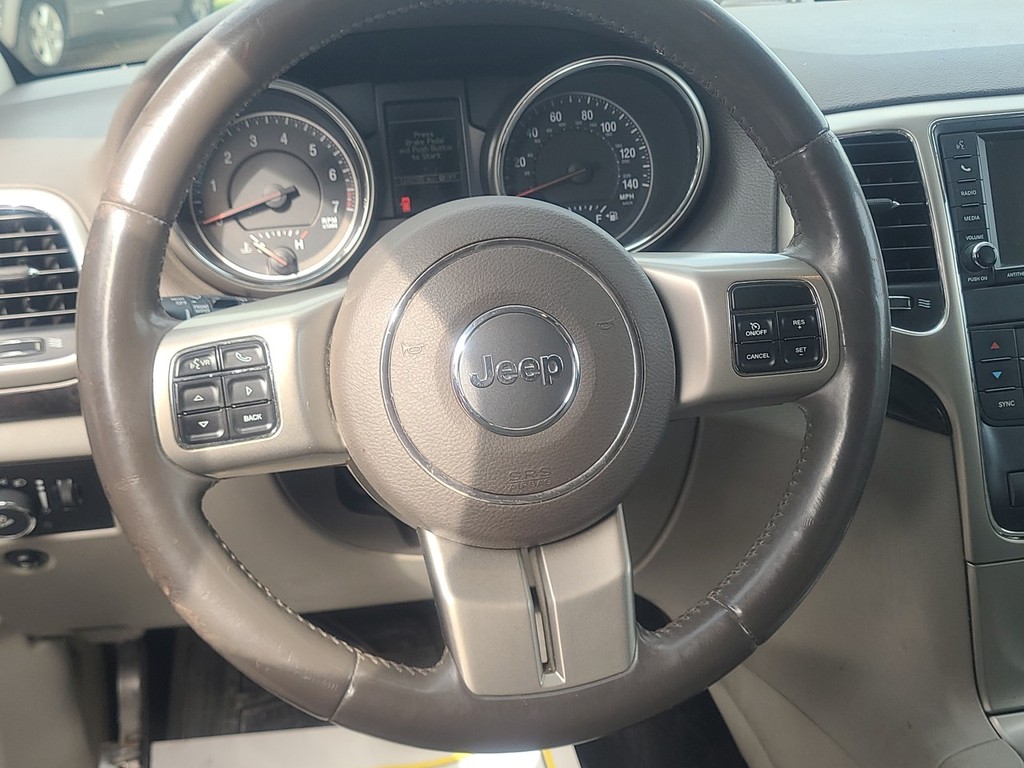 Jeep Grand Cherokee Vehicle Full-screen Gallery Image 15