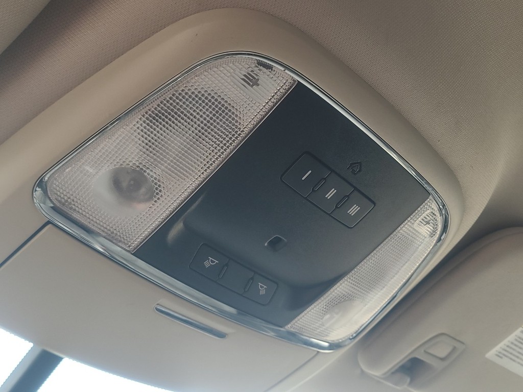 Jeep Grand Cherokee Vehicle Full-screen Gallery Image 17