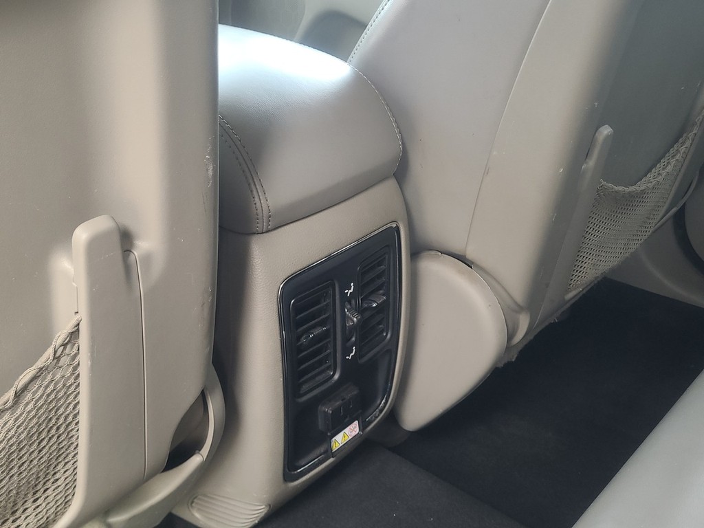 Jeep Grand Cherokee Vehicle Full-screen Gallery Image 21