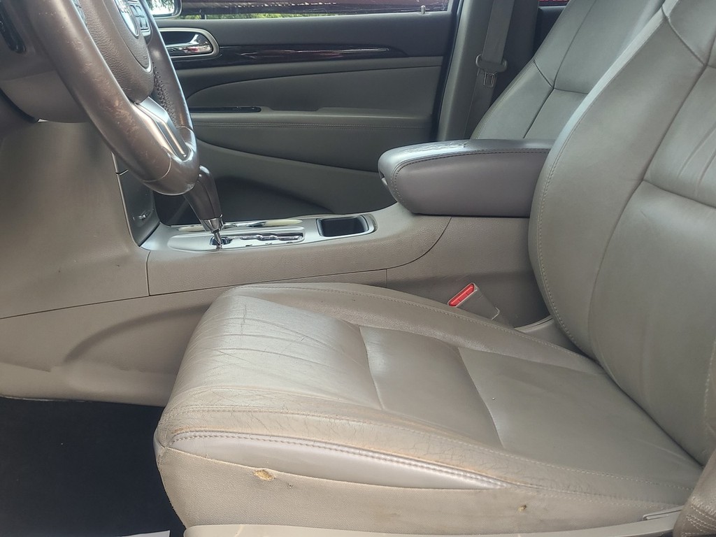 Jeep Grand Cherokee Vehicle Full-screen Gallery Image 23
