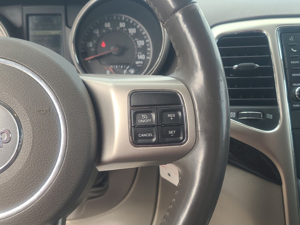 Jeep Grand Cherokee Vehicle Full-screen Gallery Image 29