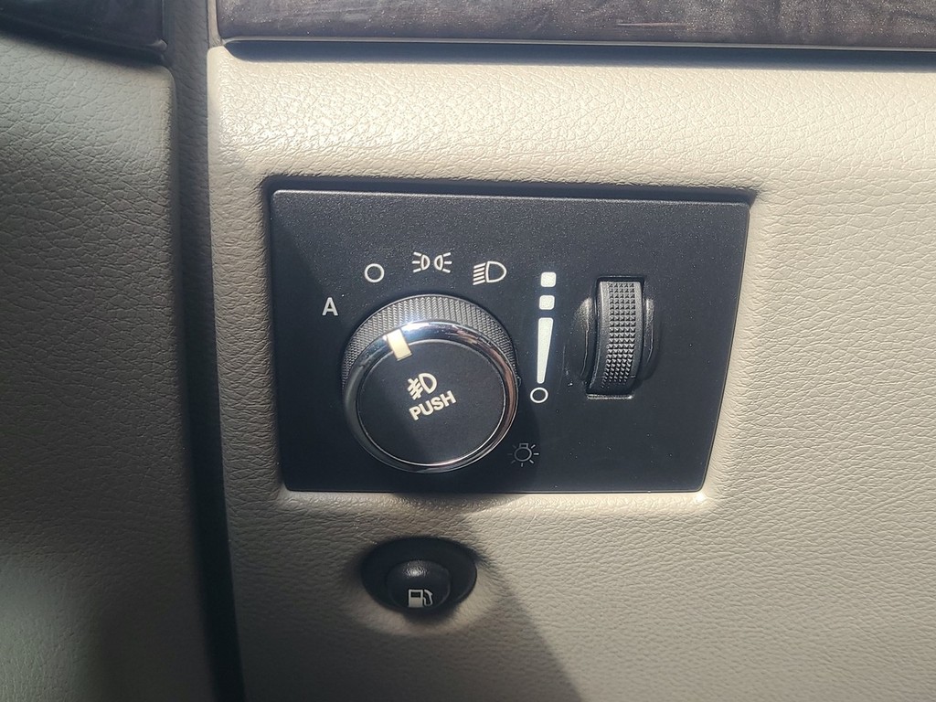 Jeep Grand Cherokee Vehicle Full-screen Gallery Image 31