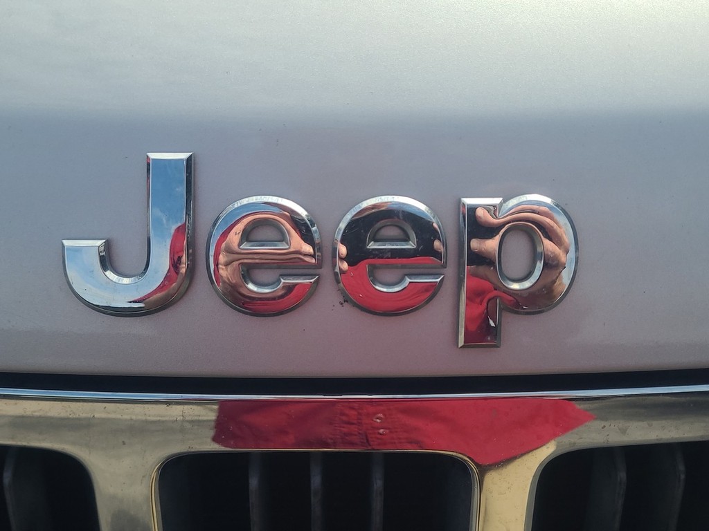 Jeep Grand Cherokee Vehicle Full-screen Gallery Image 33