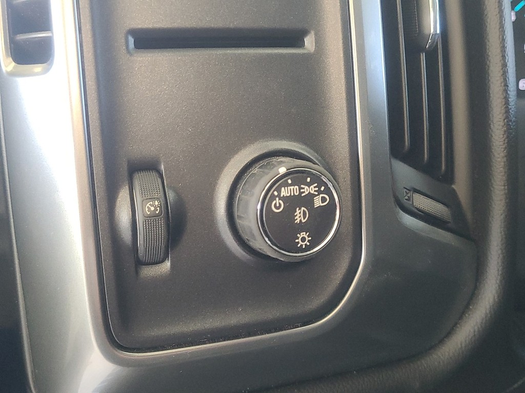 Chevrolet Silverado 1500 Vehicle Full-screen Gallery Image 21
