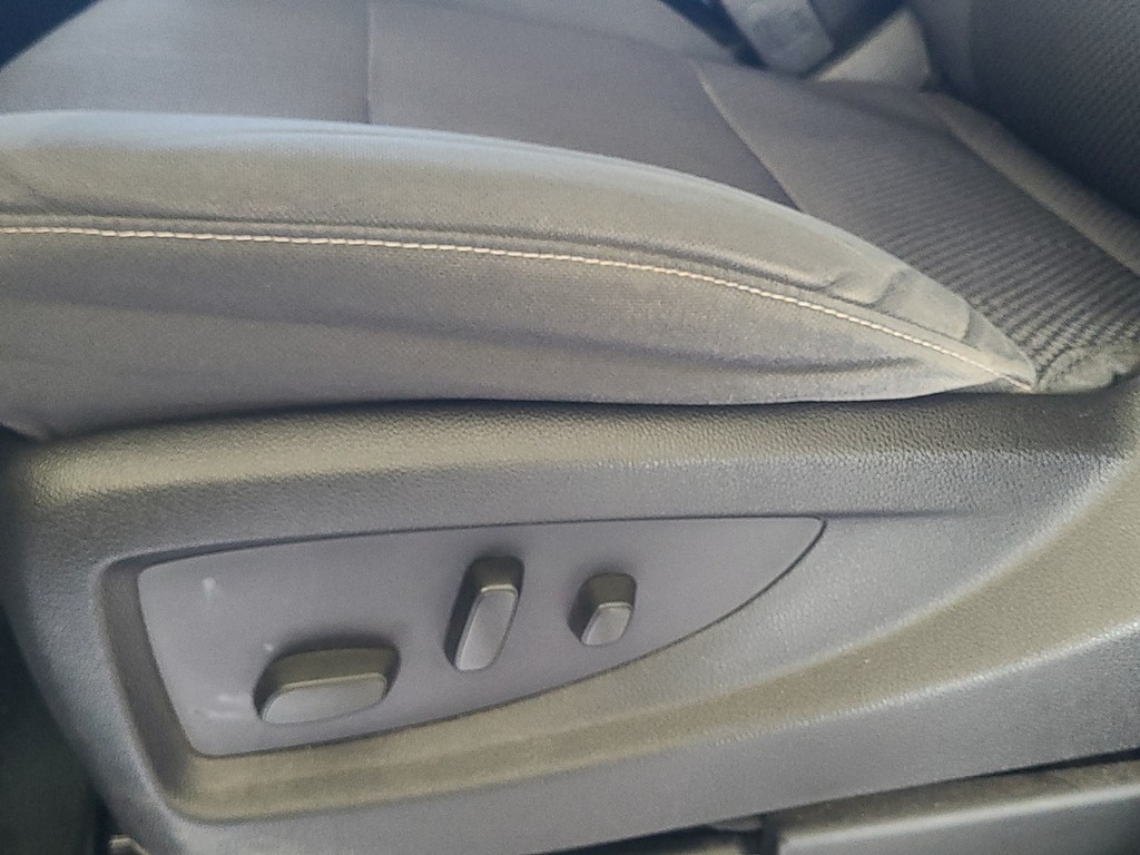 Chevrolet Silverado 1500 Vehicle Full-screen Gallery Image 24