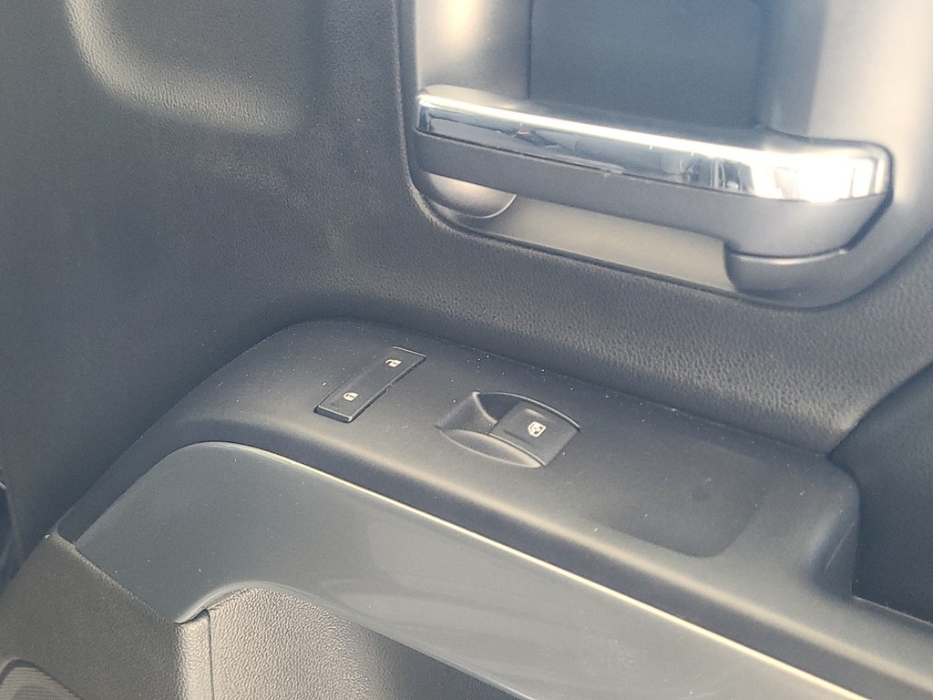 Chevrolet Silverado 1500 Vehicle Full-screen Gallery Image 26