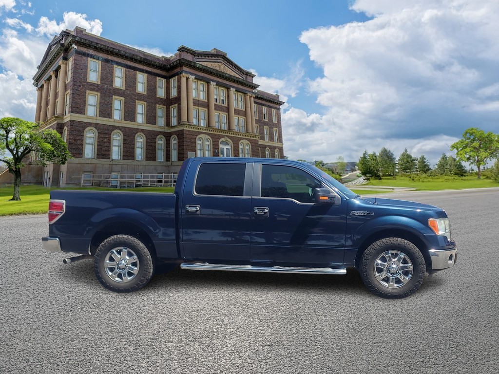 Ford F-150 Vehicle Full-screen Gallery Image 02
