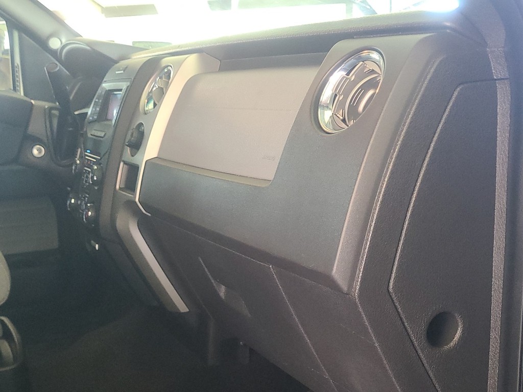 Ford F-150 Vehicle Full-screen Gallery Image 14