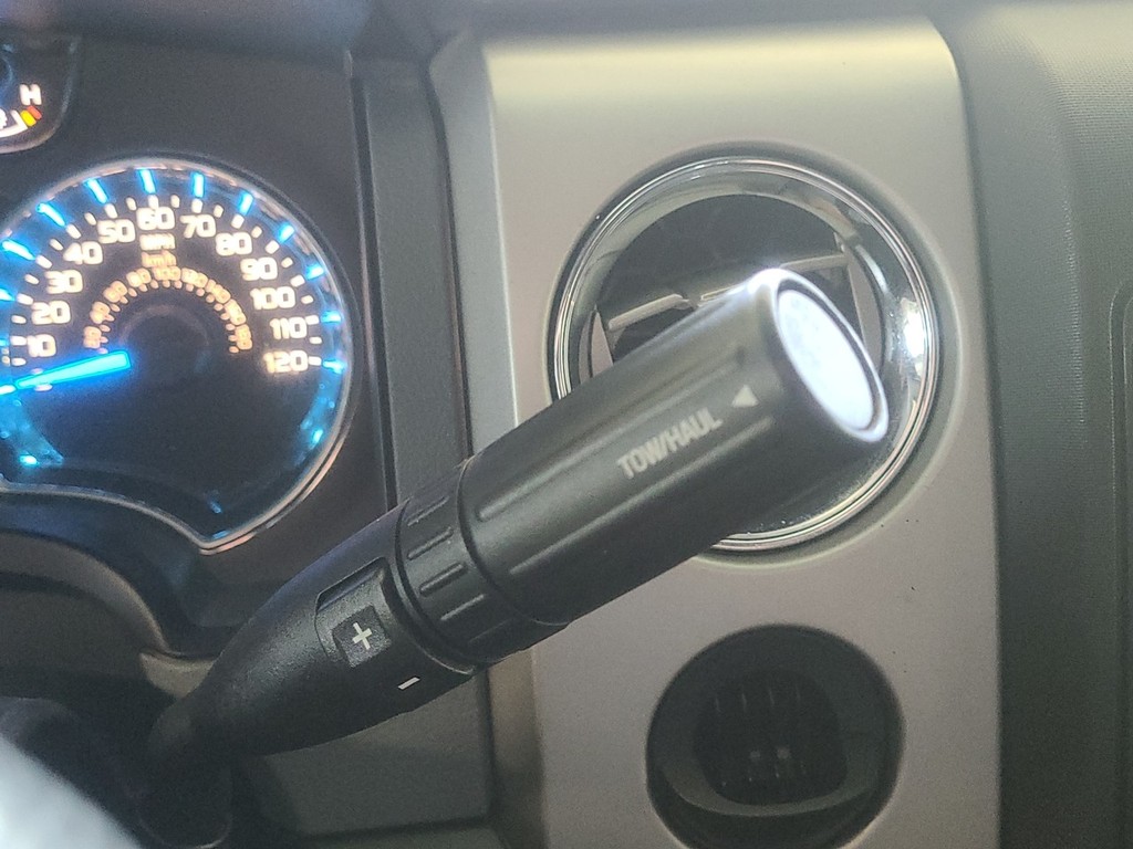 Ford F-150 Vehicle Full-screen Gallery Image 17