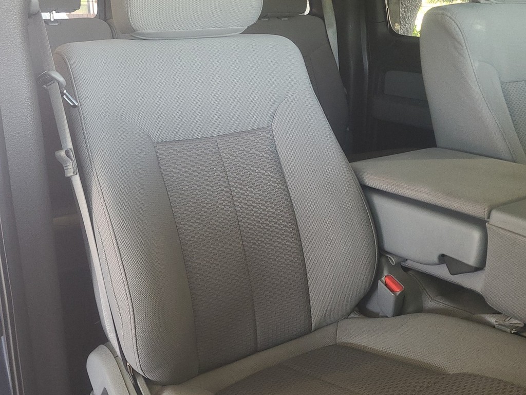 Ford F-150 Vehicle Full-screen Gallery Image 19